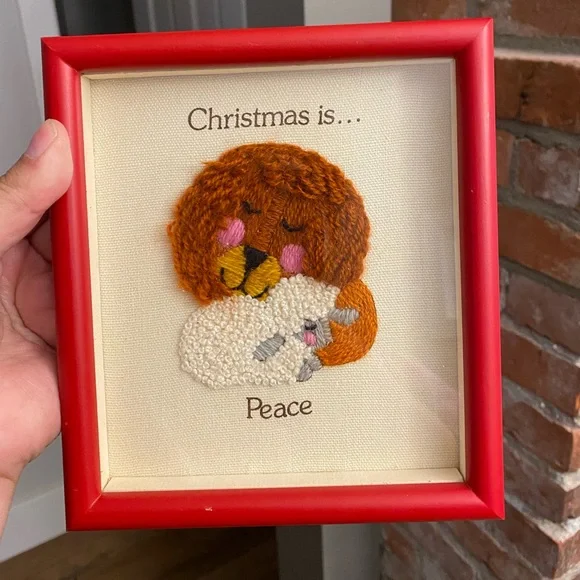 Vintage framed crewel wall hanging art piece “Christmas is peace” red frame - Picture 4 of 7